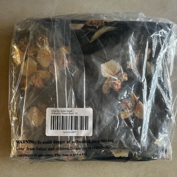 Elbow-Sleeve Scuba Knit Dress Anthurium Tossed Black - Picture 4 of 5